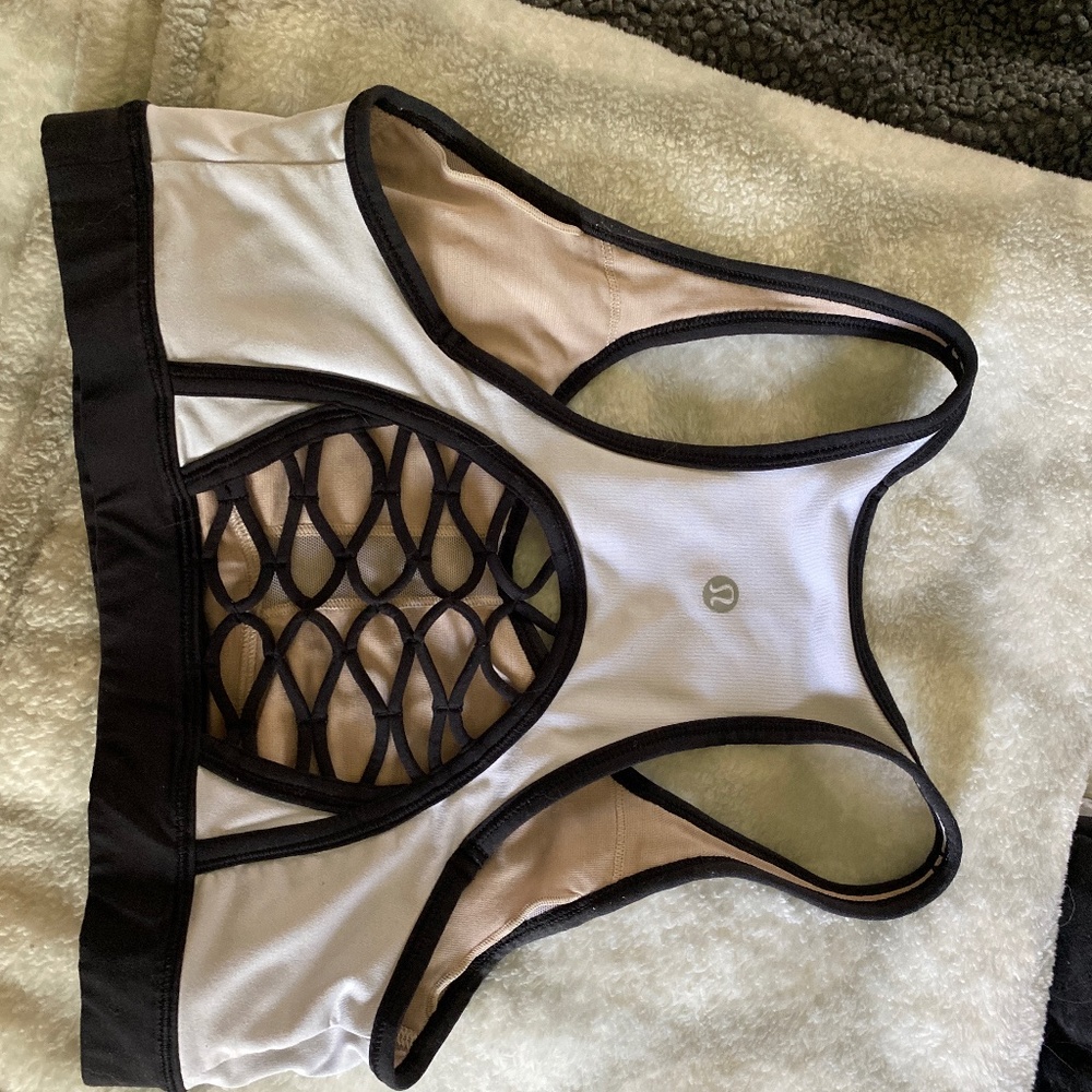 Lululemon sports bra